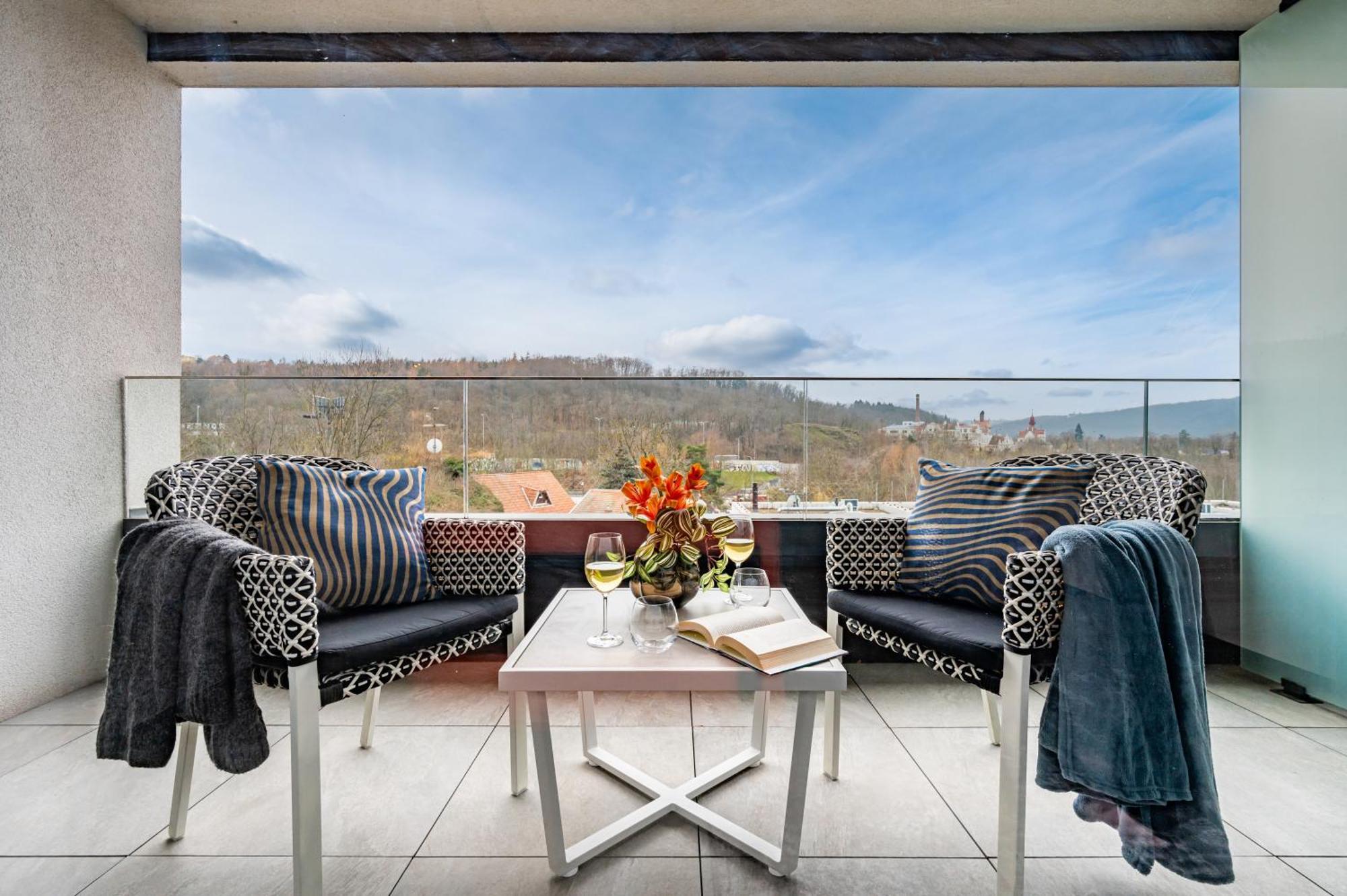 Prague Days - Studio - Terrace - Private Parking מראה חיצוני תמונה